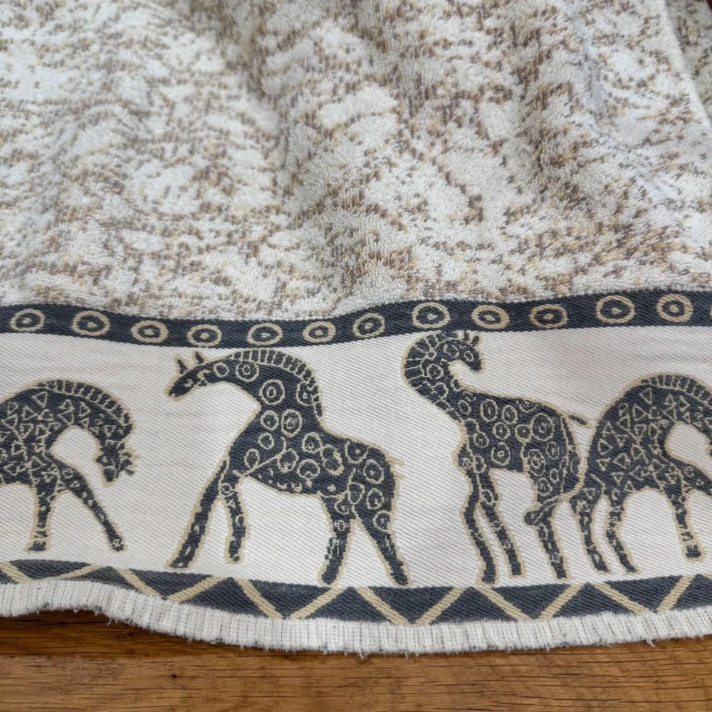 Vintage Giraffe Safari Bath Towels Set of 2 Blue‎ Beige Cotton Jacquard Border